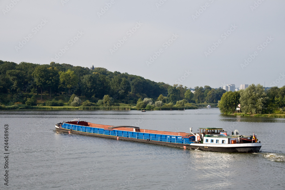 Fototapeta premium Frachtschiff Potsdam