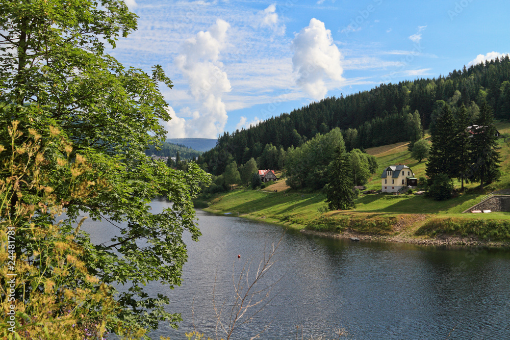 Obraz premium Wolken an derTalsperre