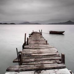 Fotobehang Pier Steiger met boot zachte tinten  © leungchopan