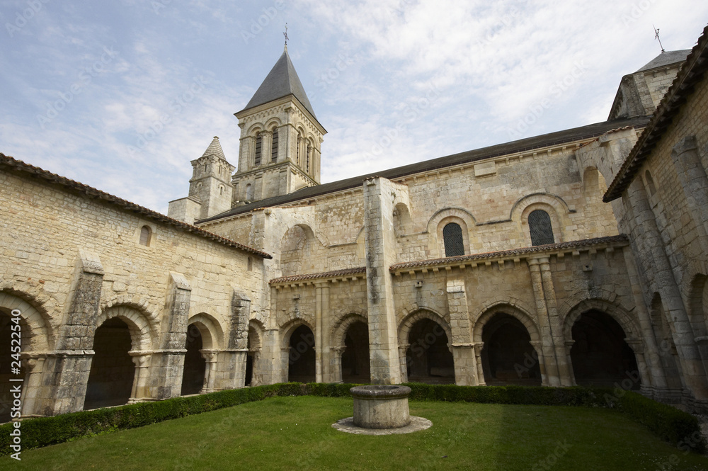 abbaye de nieul sur l'autise en vendée