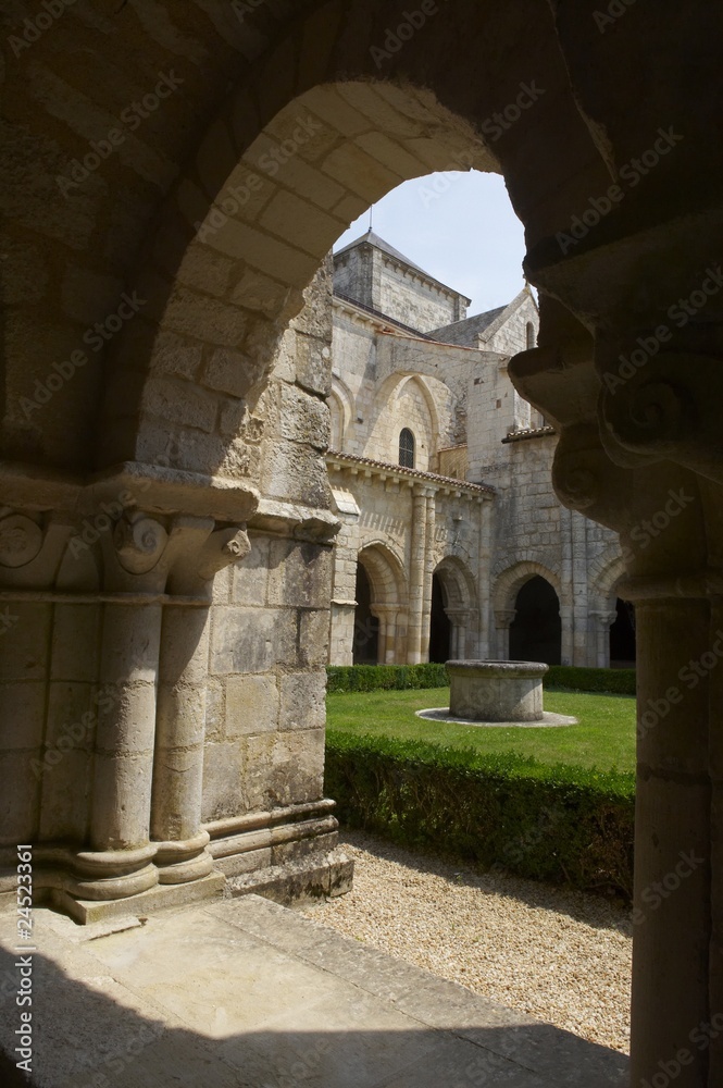 abbaye de nieul sur l'autise en vendée