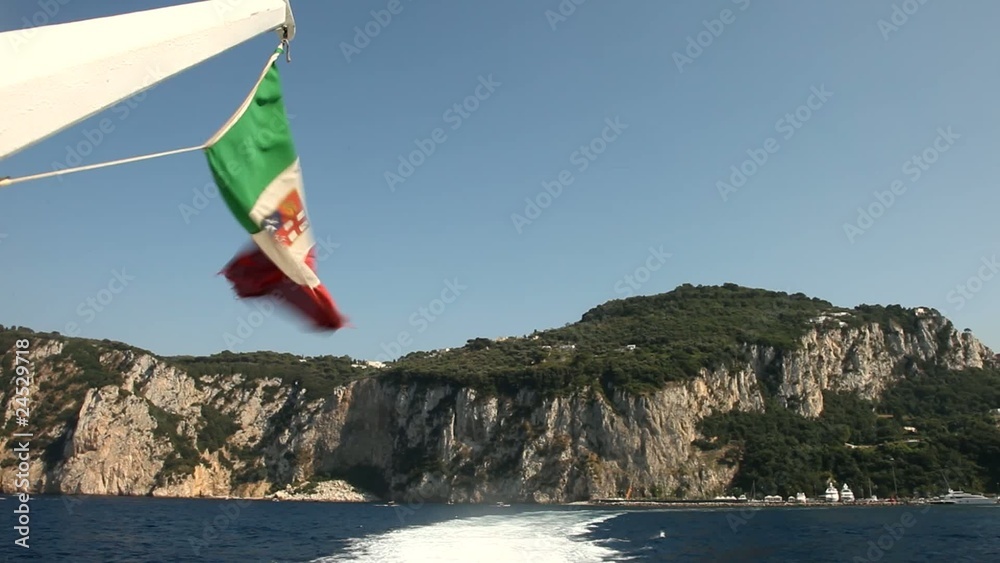 Flagge Italien im Wind (Bootsfahrt)