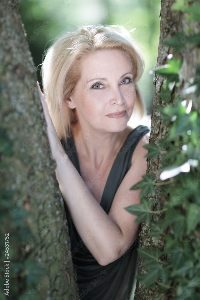 Frau in der Natur Frau in der Natur