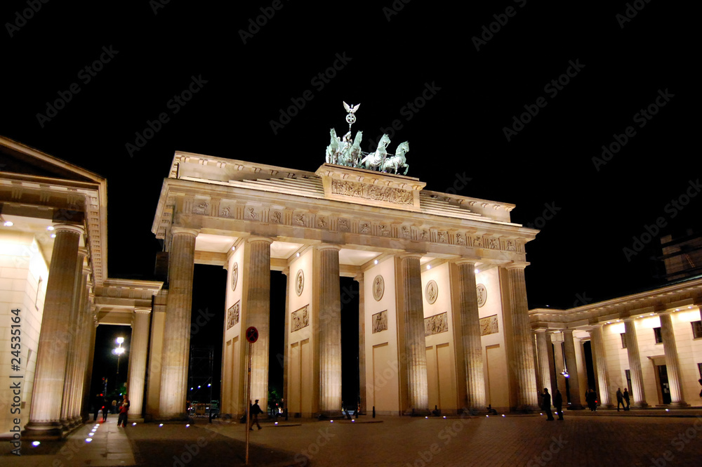 Fototapeta premium Brandenburg Gate - Berlin, Germany