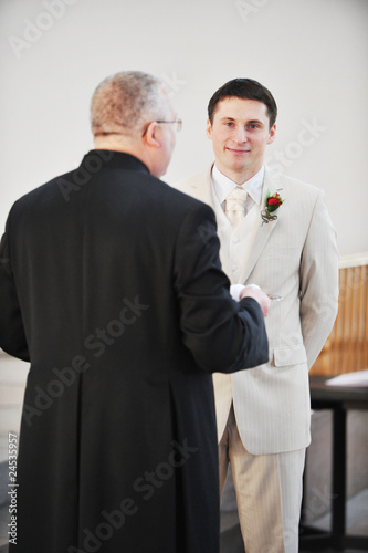 groom waits bride