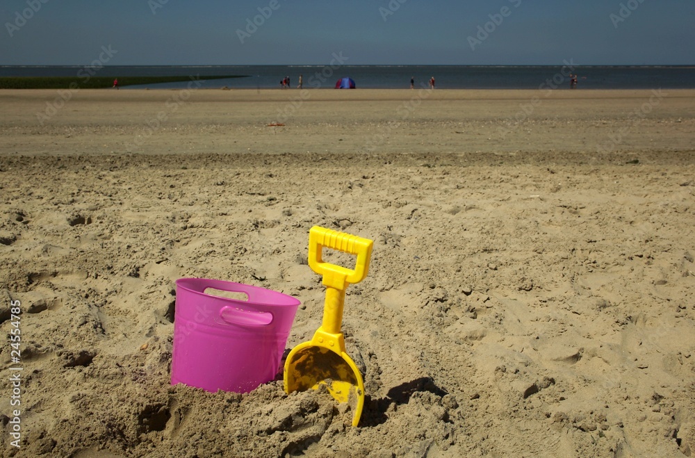 Strand- Schaufel und Eimer Strand- Schaufel und Eimer