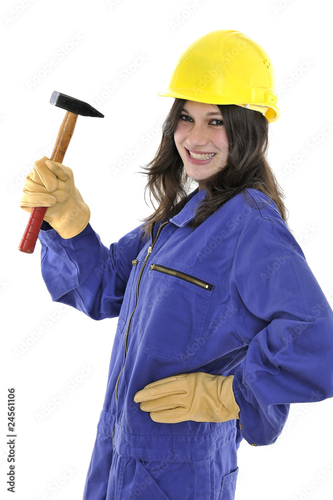 Junge freundliche Handwerkerin mit Schutzhelm Junge freundliche Handwerkerin mit Schutzhelm