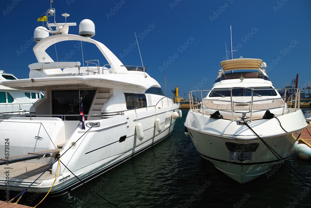 Fototapeta premium White yachts on an anchor