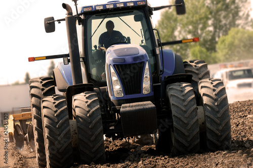 Wallpaper Mural Tractor Torontodigital.ca