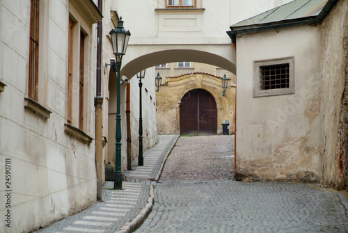 Fototapeta Naklejka Na Ścianę i Meble -  Narrow alley between tenement houses in Prague.
