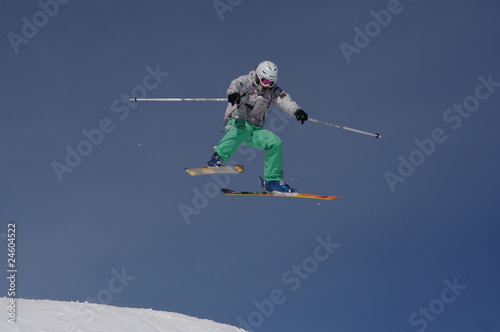 Surfing the Air on Skis