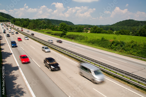 autobahn stau A8 autos autoverkehr bewegen fahren