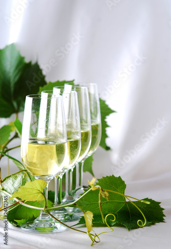 Białe wino musujące