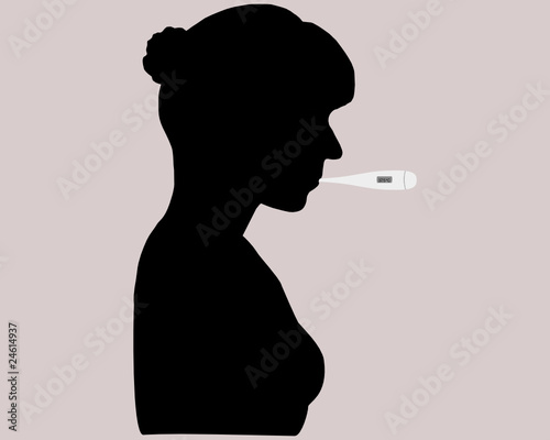 Frau mit Fieberthermometer im Mund