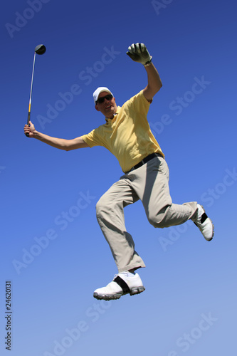 happy golfer jumping in the air © Andreas Haertle