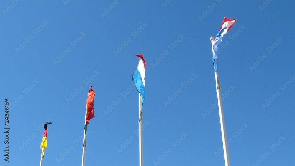 Drapeaux au vent