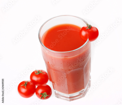 Fresh tomatoes and a glass full of tomato juice