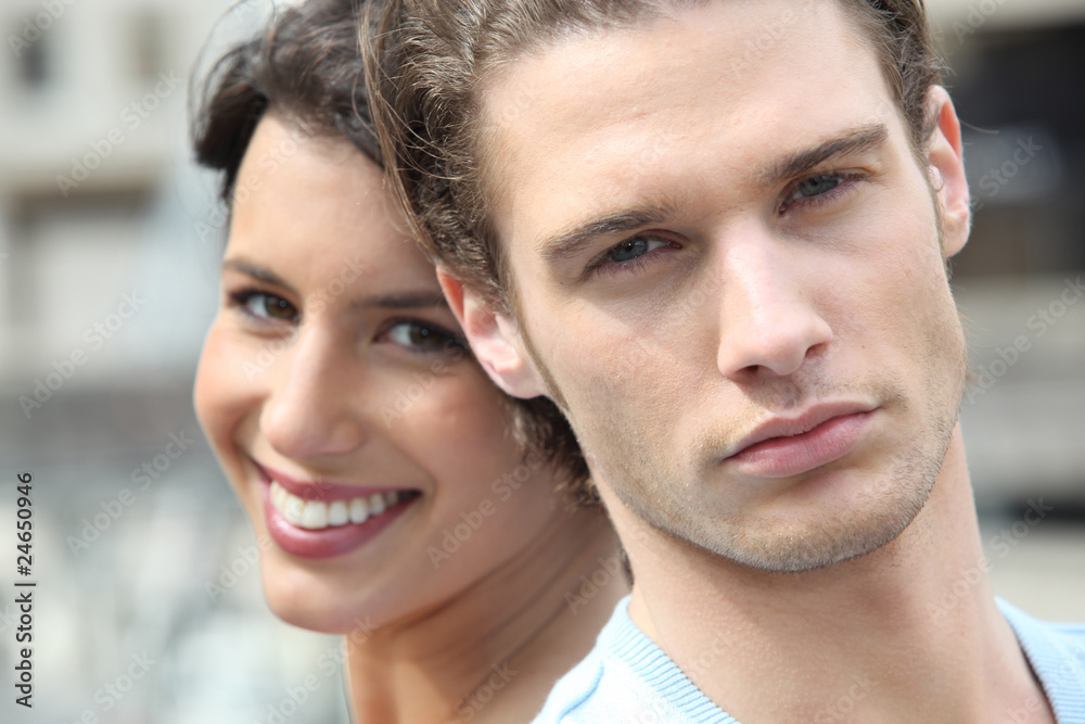 Portrait d'un jeune couple Portrait d'un jeune couple