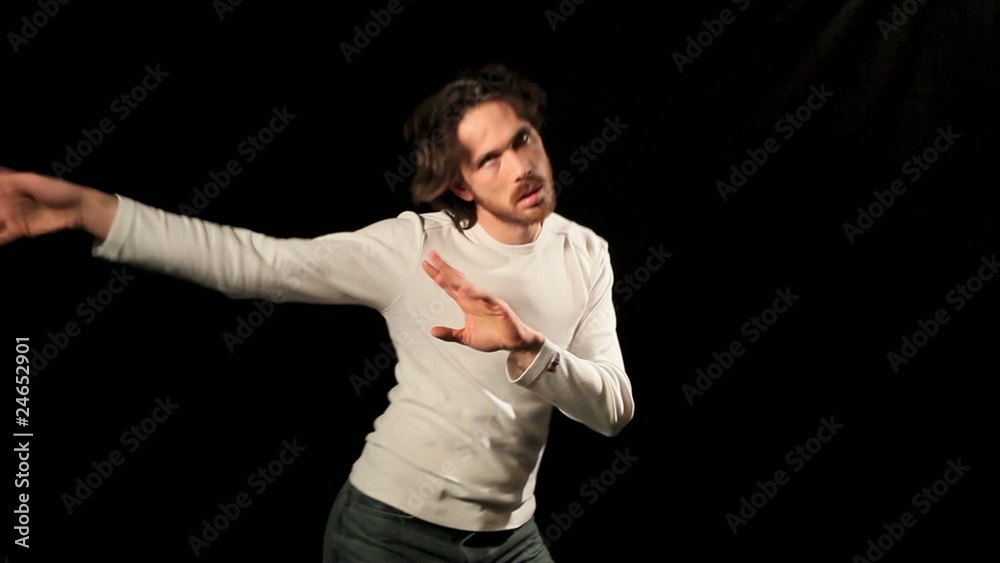 Jeune homme dansant 1