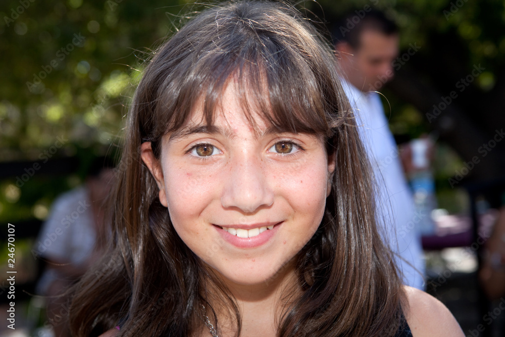 Portrait d'une jeune adolescente Portrait d'une jeune adolescente