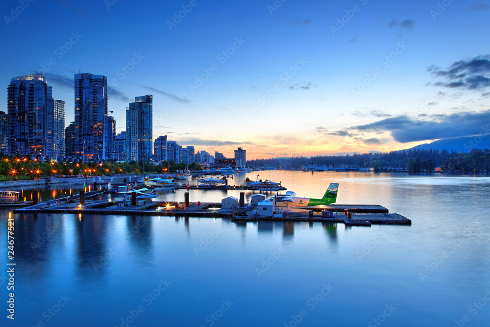 Fototapeta premium Vancouver Coal Harbour wieczorem, Kanada