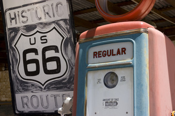 Aluminium schilderij Route 66 Route 66 wegmarkering op asfalt  © sabino.parente