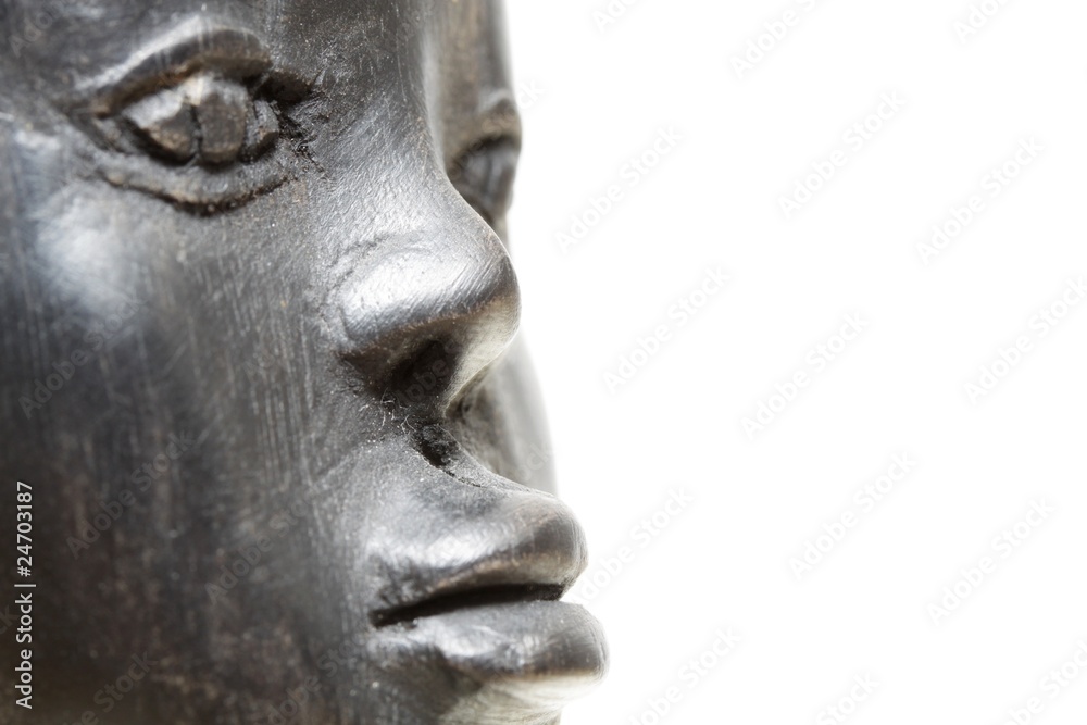 Obraz premium schwarzer afrikanischer holzkopf