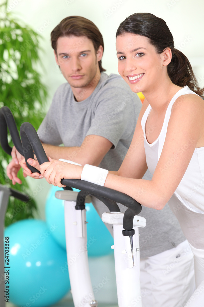 Obraz premium Homme et femme faisant du sport