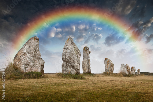 menhir dolmen temps orage pluie arc en ciel bretagne breton myst photo