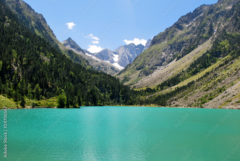 Les eaux turquoises au lac de Gaube