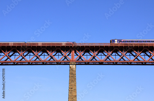 Trains moving towards each other, Forth Rail Bridge