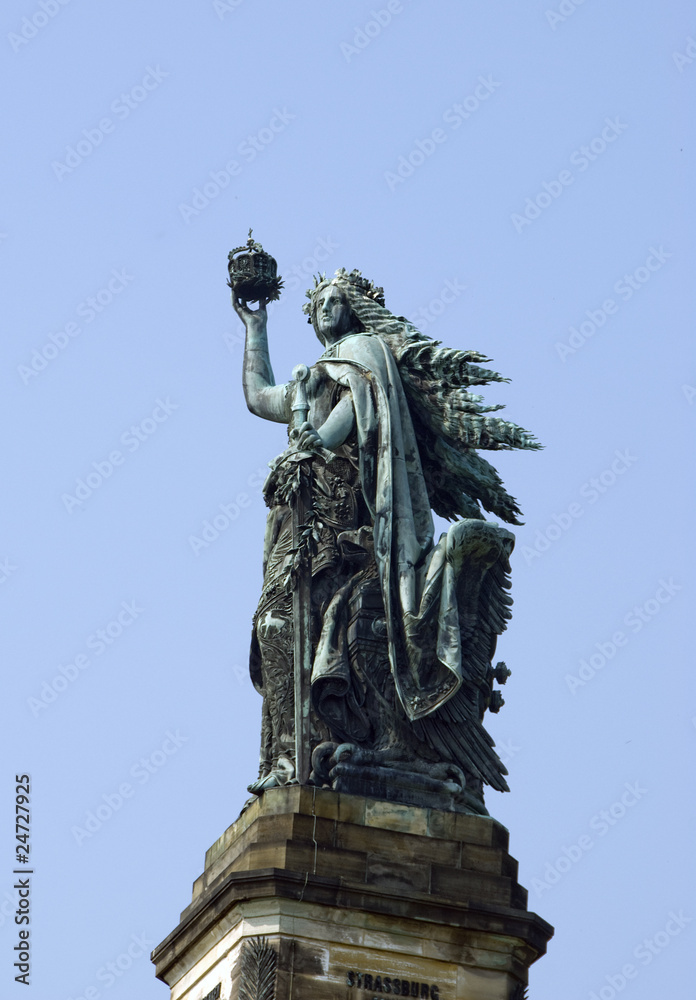 Obraz premium Old Angel monument in front of clear sky.
