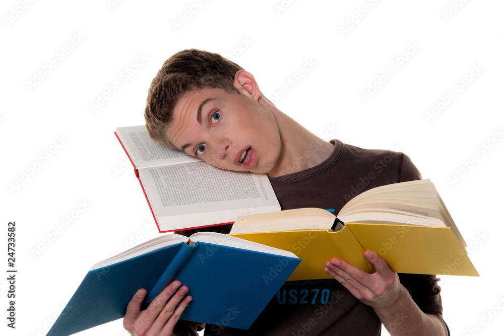 Junger Student beim lernen mit Büchern Junger Student beim lernen mit Büchern