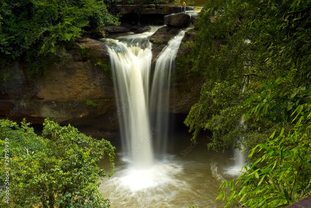 Naklejka premium Heosuwat waterfall