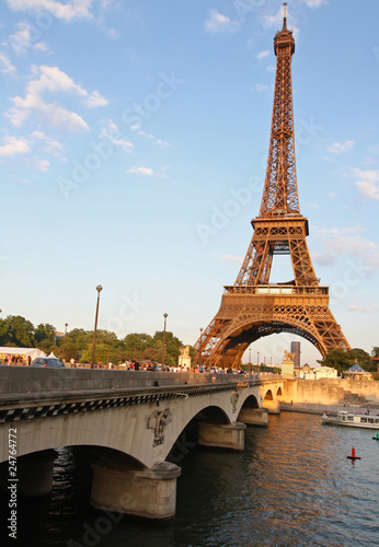 Eiffel Tower, Bridge and River © Borna_Mir
