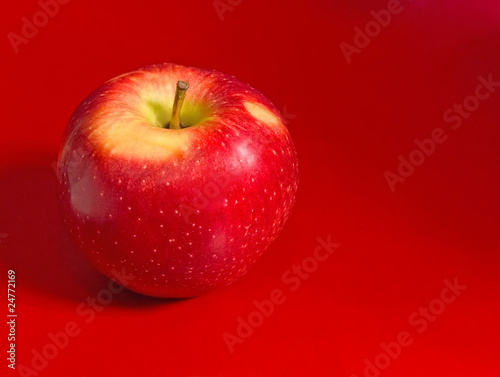 red apple