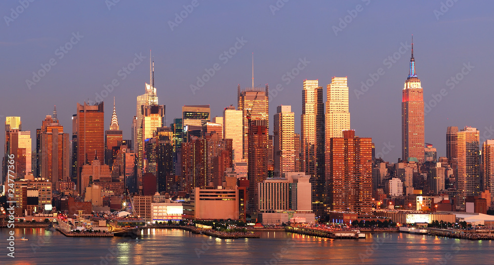 Fototapeta premium New York City Manhattan sunset