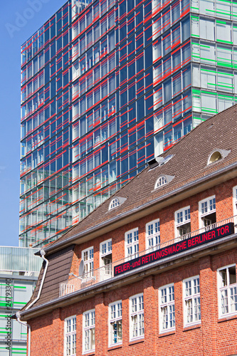 Altes und neues Gebäude, Hamburg photo