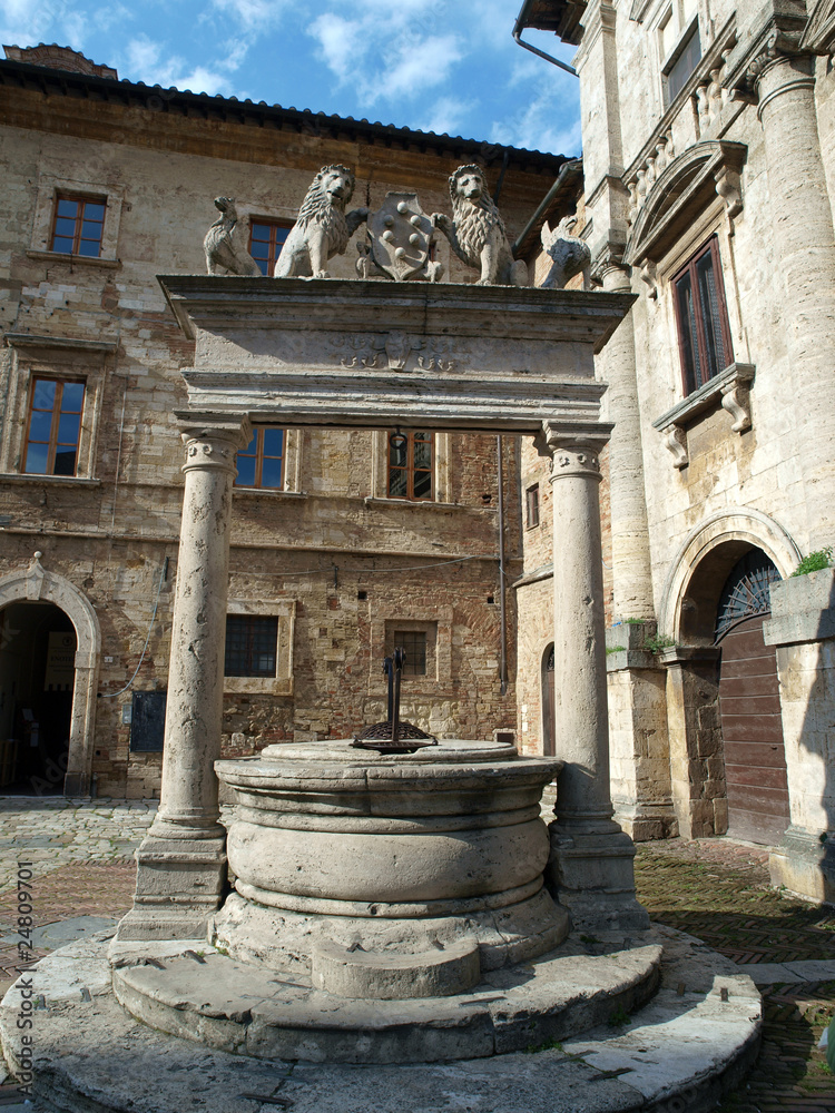 Old well in Piazza Grande - Montepulciano , Tuscany, Italy