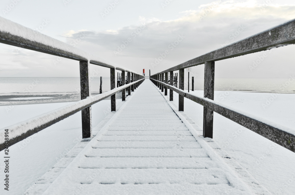 Naklejka premium Keine Spuren im Schnee
