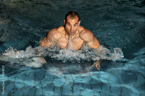 Φωτογραφία The man in swimming pool