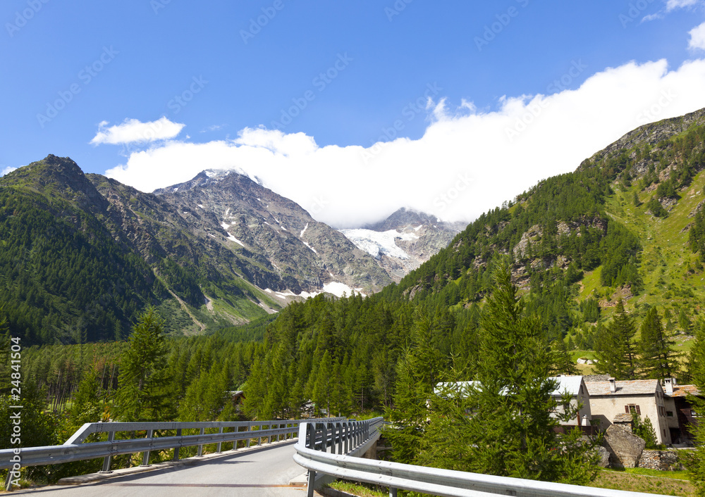 the simplon pas zwitserland in the summer