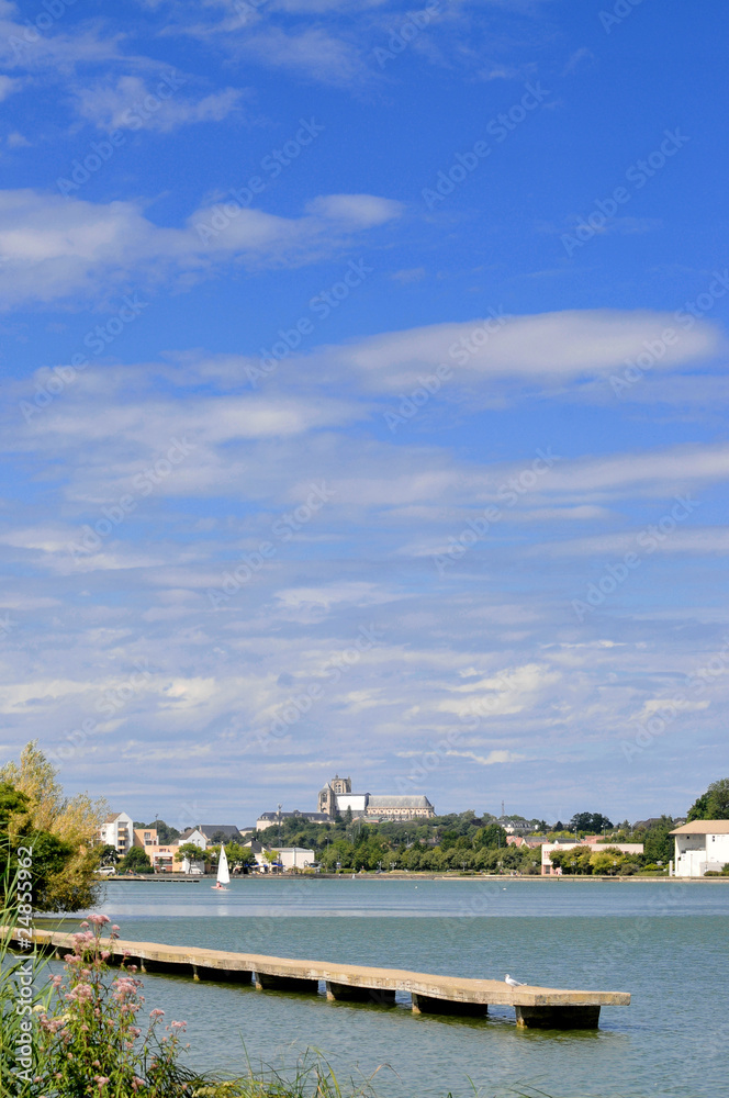 Vue de Bourges à partir du lac d'Auron