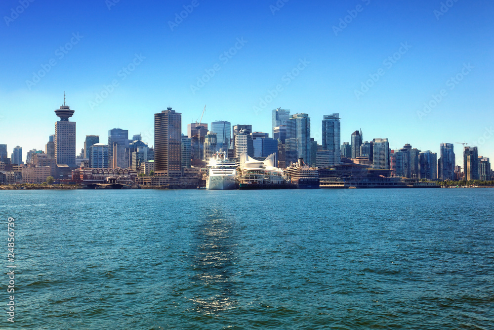 Fototapeta premium Skyline von Vancouver mit Canada Place