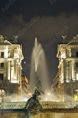 Fontana delle Naiadi, piazza Esedra a Roma photo