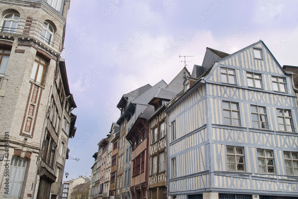 Fototapeta premium Calles de la ciudad medieval de Roeun, Normadía, Francia.
