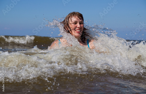 The woman and a running wave