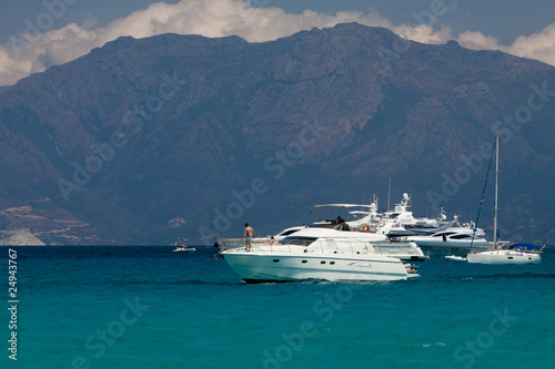 Yacht et bateau de luxe © Jean-Marie MAILLET