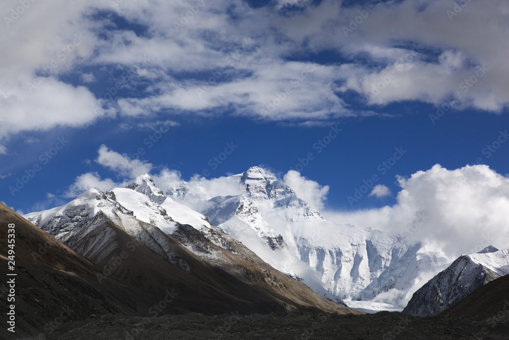Obraz premium tibet: mount everest viewed from the base camp
