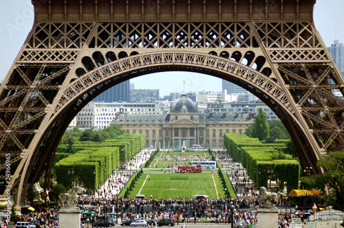 Eiffel Tower, Paris © tang90246